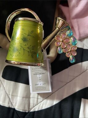 Wallflower Watering Can Plug-In Fragrance Holder - Greeni light up